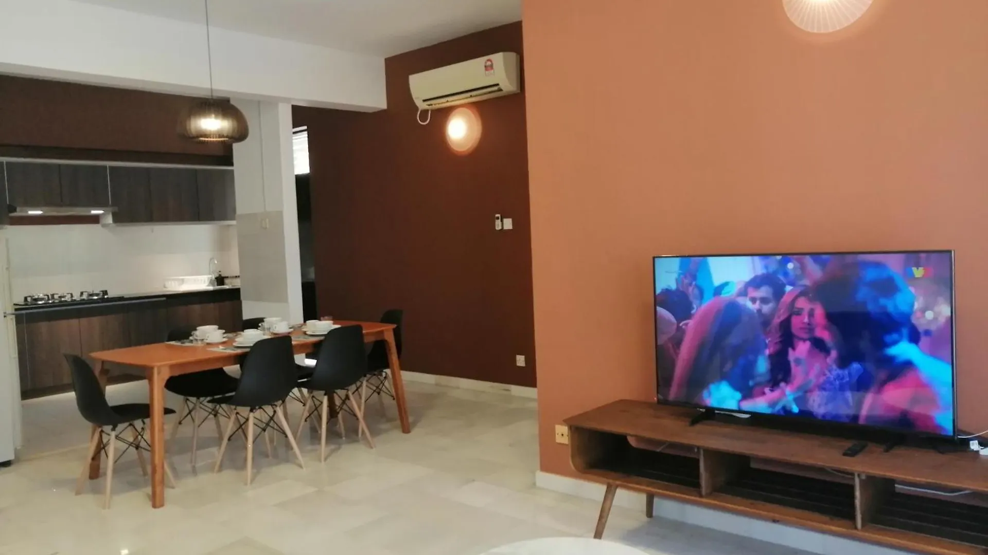 City Tropical Home II George Town Apartment
